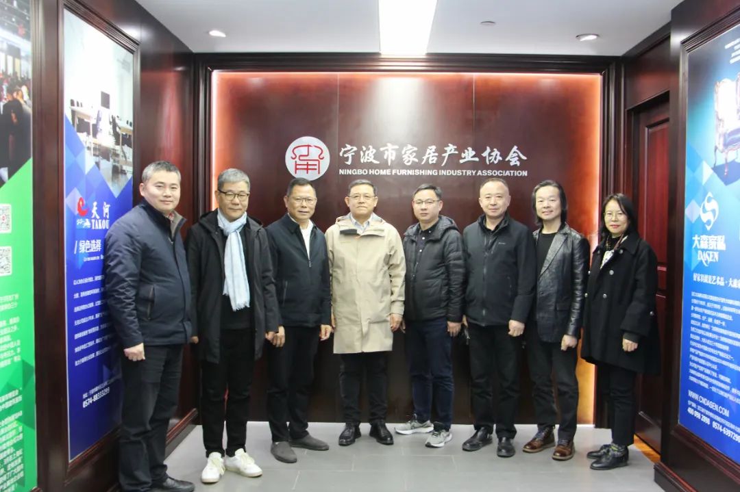中國(guó)商聯(lián)商業(yè)店裝與展陳行業(yè)分會(huì)會(huì)長(zhǎng)王躍一行到訪寧波市家居產(chǎn)業(yè)協(xié)會(huì)交流