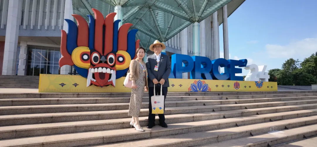 常宏集團(tuán)董事總經(jīng)理王躍、常宏進(jìn)出口貿(mào)易有限公司執(zhí)行總經(jīng)理李華隨中國代表團(tuán)赴斯里蘭卡參加第二十一屆亞太零售商大會(huì)暨展會(huì)